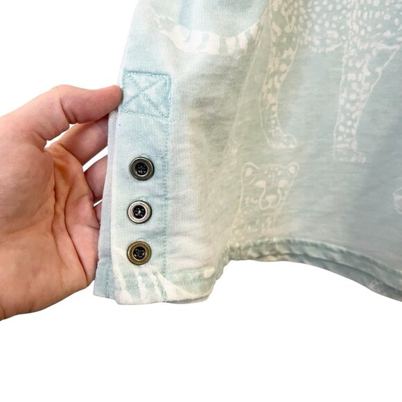 Jane & Delancey Top Tiger Print Boxy T-Shirt Cats Button Side Light Blue White M - Picture 4 of 6